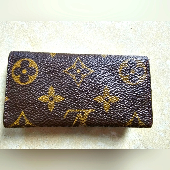 Louis Vuitton Monogram 4 Key Holder, EUC - Picture 3 of 9